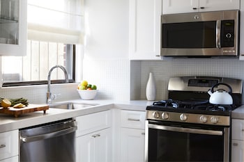 Fridge, microwave, oven, stovetop at The Gardens Sonesta ES Suites New York
