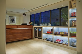Snack bar at The Gardens Sonesta ES Suites New York