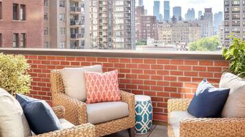1 bedroom, premium bedding, in-room safe, desk
