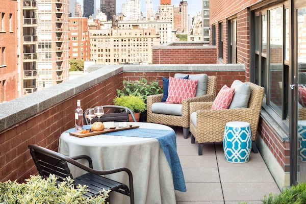 1 bedroom, premium bedding, in-room safe, desk