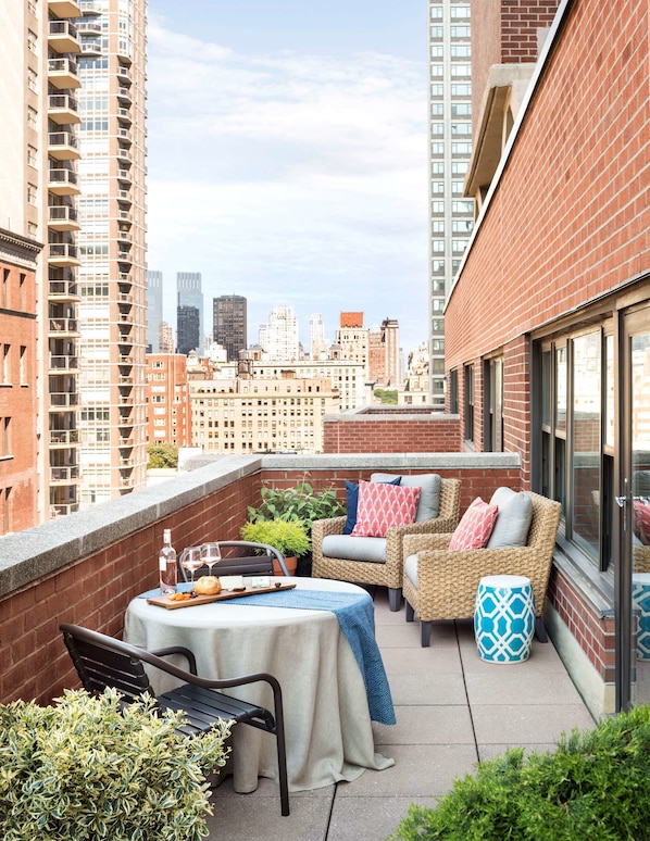 1 Schlafzimmer, hochwertige Bettwaren, Zimmersafe, Schreibtisch