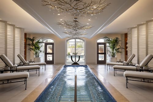Couples treatment room(s), hot tub, steam room, body treatments