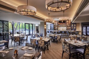 4 restaurants, breakfast, lunch, dinner served; local cuisine