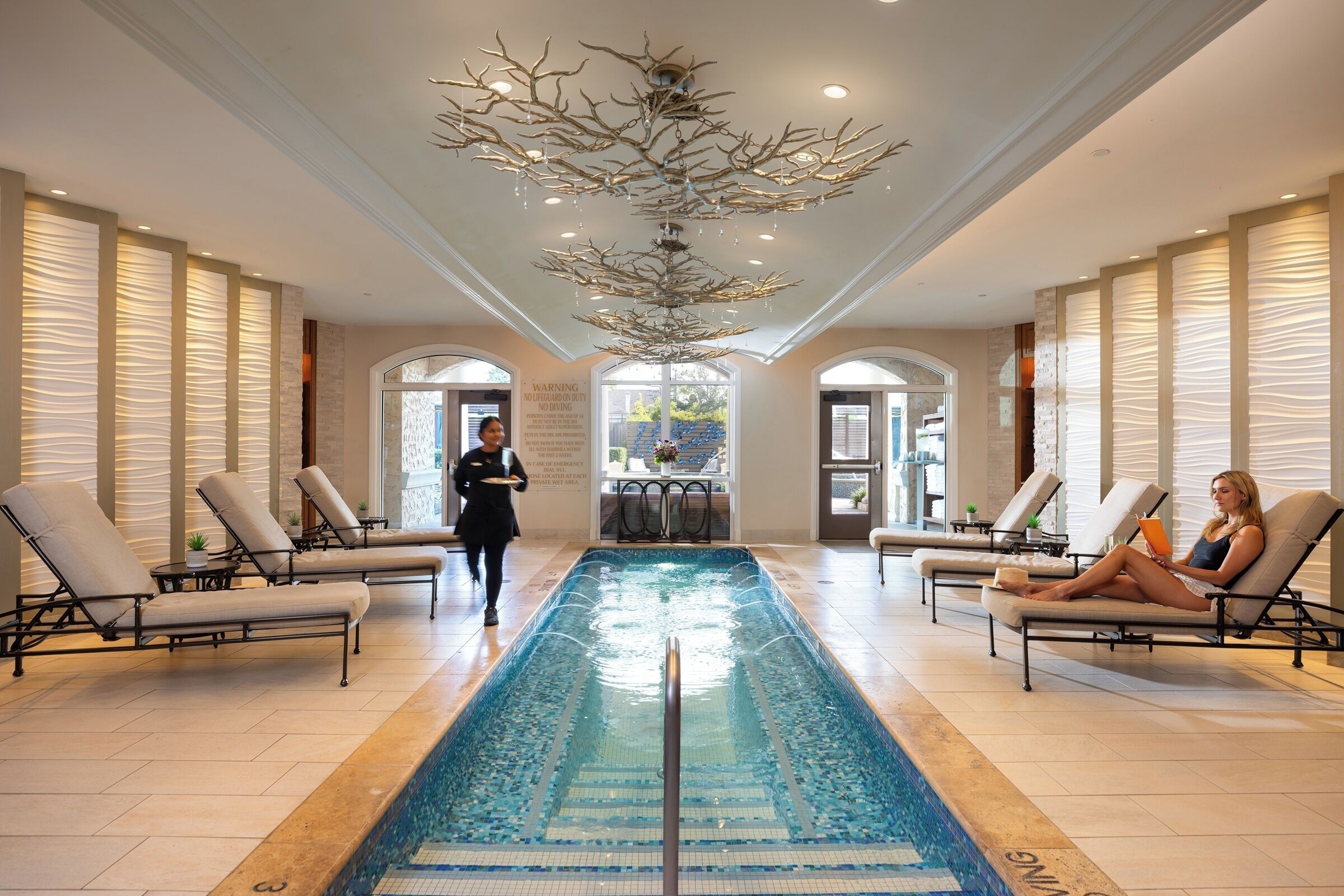 3 outdoor pools, pool loungers