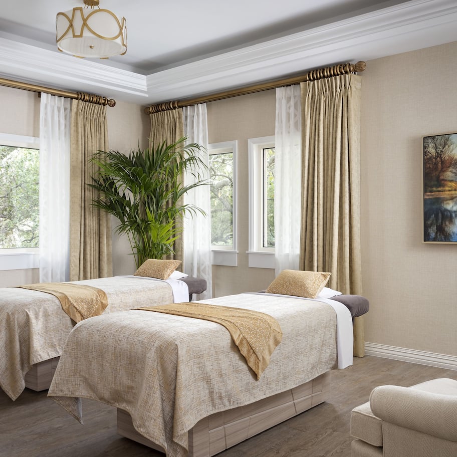 Couples treatment rooms, hot tub, steam room, body treatments