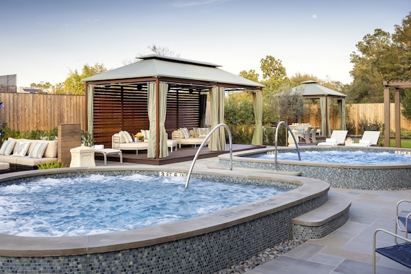 Couples treatment rooms, hot tub, steam room, body treatments
