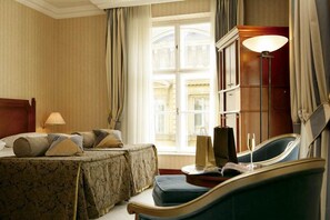 Standard Guest Room | Hypo-allergenic bedding, minibar, in-room safe, desk