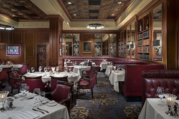 3 restaurants; breakfast, lunch, and dinner served
