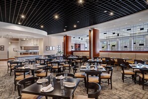 3 Restaurants; Frühstück, Mittagessen und Abendessen werden serviert