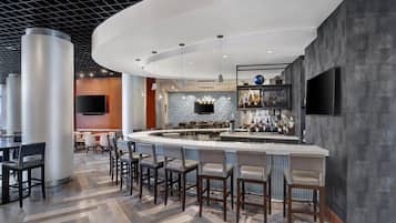 3 restaurants; breakfast, lunch and dinner served