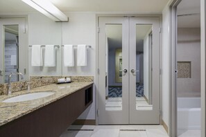 Executive Suite | Bathroom | Designer toiletries, hair dryer, towels, soap - Hyatt Regency DFW International Airport - Adjacent to Terminal C (Dallas)
