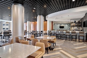 3 restaurants, breakfast served