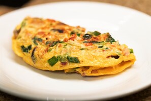 朝食 (ビュッフェ)、毎日提供 (有料)