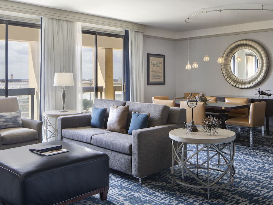 Suite | Luxe beddengoed, pillowtop-bedden, een bureau, een laptopwerkplek