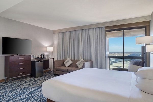 Junior Suite, 1 King Bed | Premium bedding, pillowtop beds, desk, laptop workspace