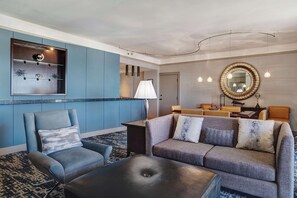 Suite | Literie de qualité, lit avec matelas à plateau-coussin, bureau