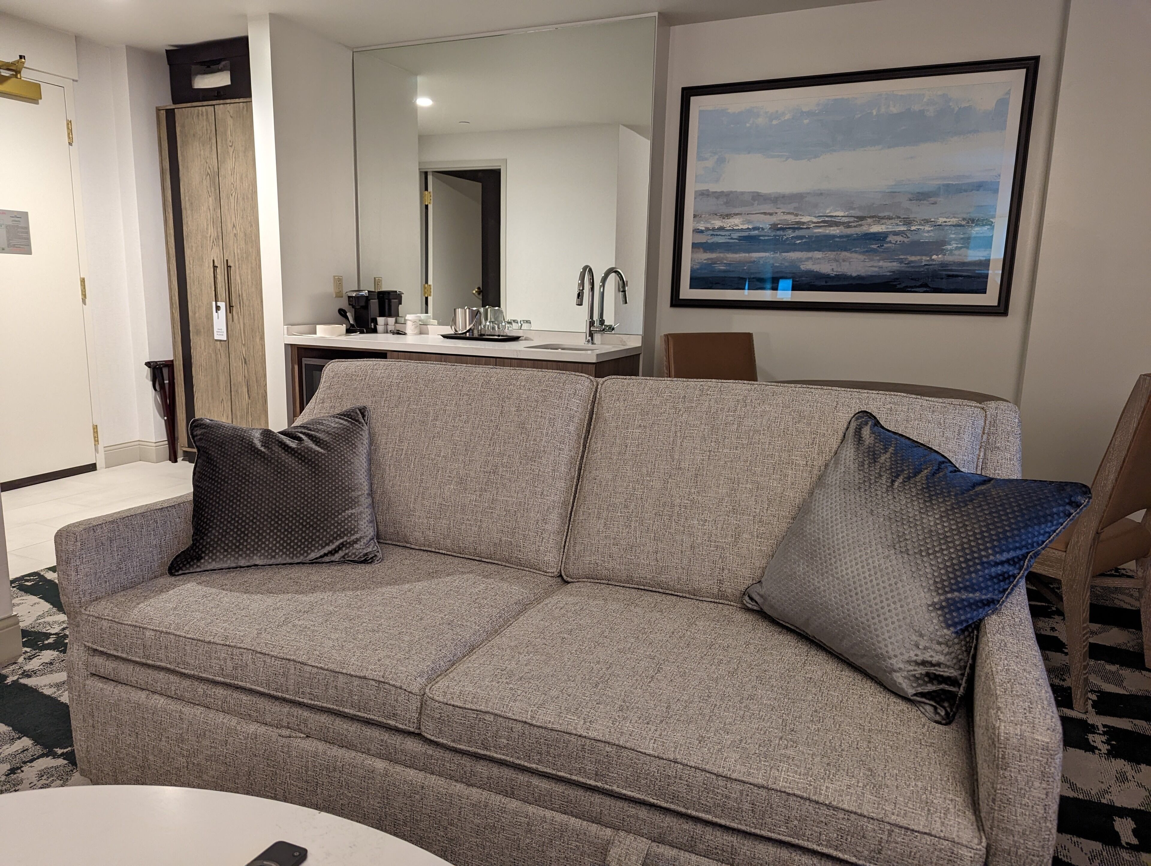 Suite, 1 slaapkamer | Woonruimte | Een smart-tv