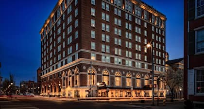 The Yorktowne Hotel, Tapestry Collection by Hilton