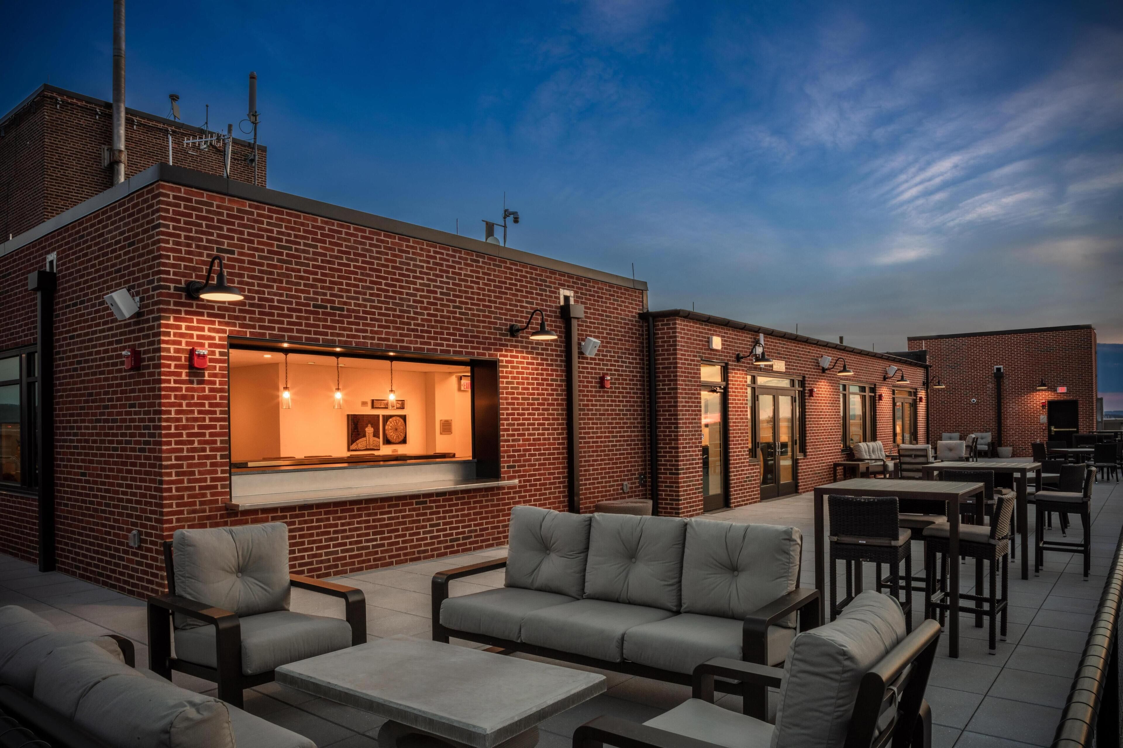 2 Bars/Lounges, Bar auf der Dachterrasse