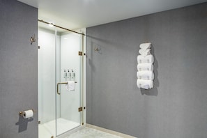 Bathroom shower - The Yorktowne Hotel, Tapestry Collection by Hilton (York)