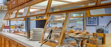 Free daily buffet breakfast