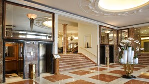 Interior entrance - InterContinental Madrid by IHG (Madrid)