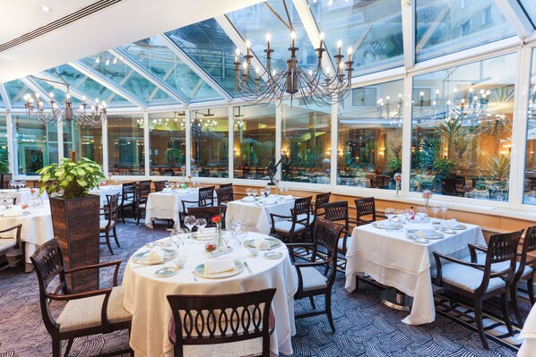 Breakfast, lunch, dinner served; garden views