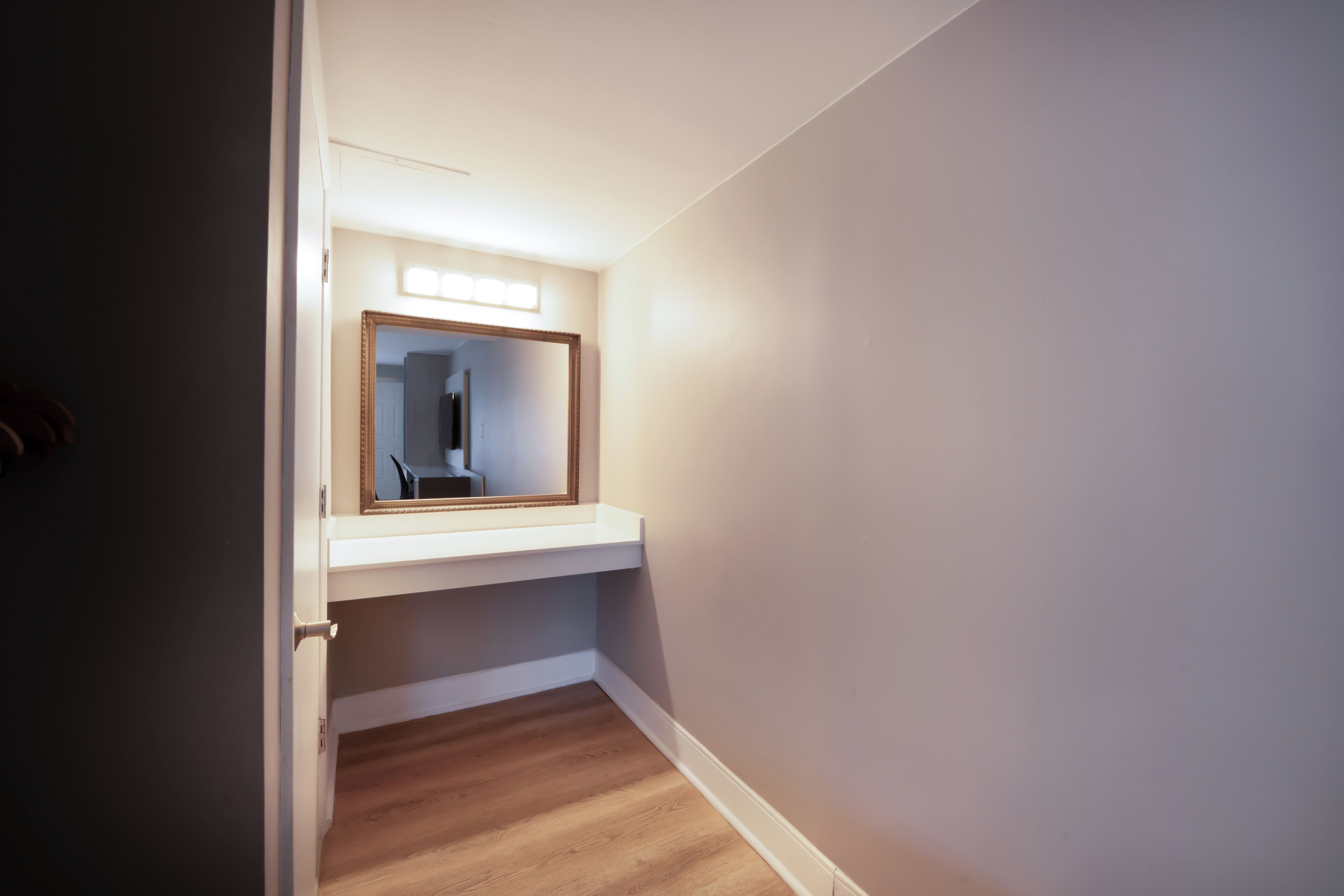 standard room, 1 king bed, accessible, non smoking (walk-in shower) | desk, laptop workspace, iron/ironing board, free wifi