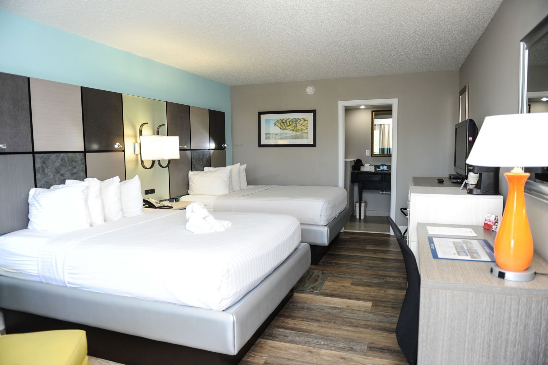 Desk, laptop workspace, iron/ironing board, free WiFi