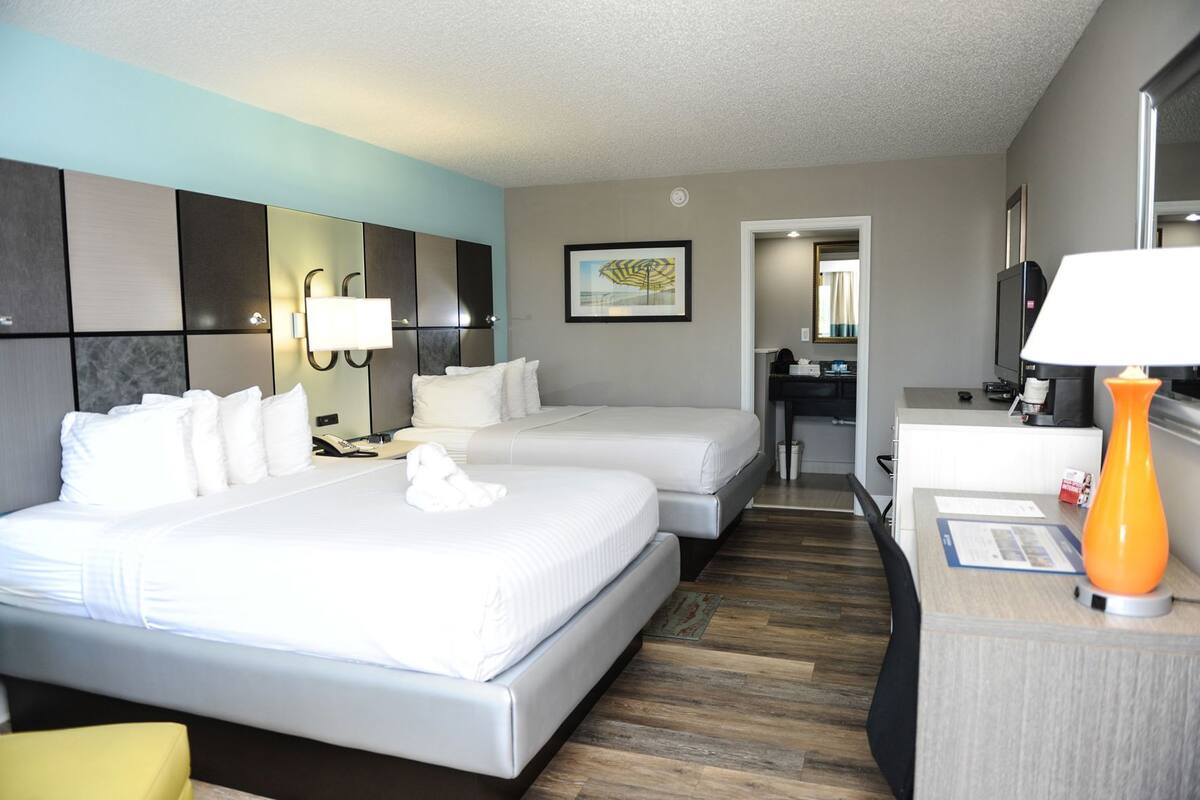 Desk, laptop workspace, iron/ironing board, free WiFi