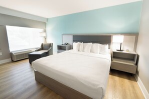 Habitación estándar, 1 cama de matrimonio grande, no fumadores, frigorífico y microondas | Escritorio y espacio para trabajar con un portátil