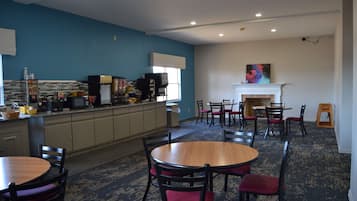 Café da manhã para viagem grátis todos os dias