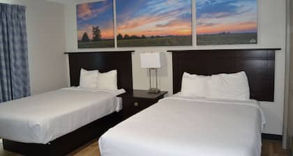 Days Inn and Suites by Wyndham Sikeston