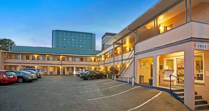 Travelodge by Wyndham Everett City Center