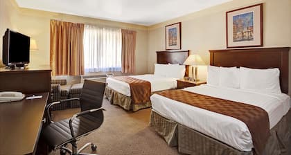 Travelodge by Wyndham Everett City Center
