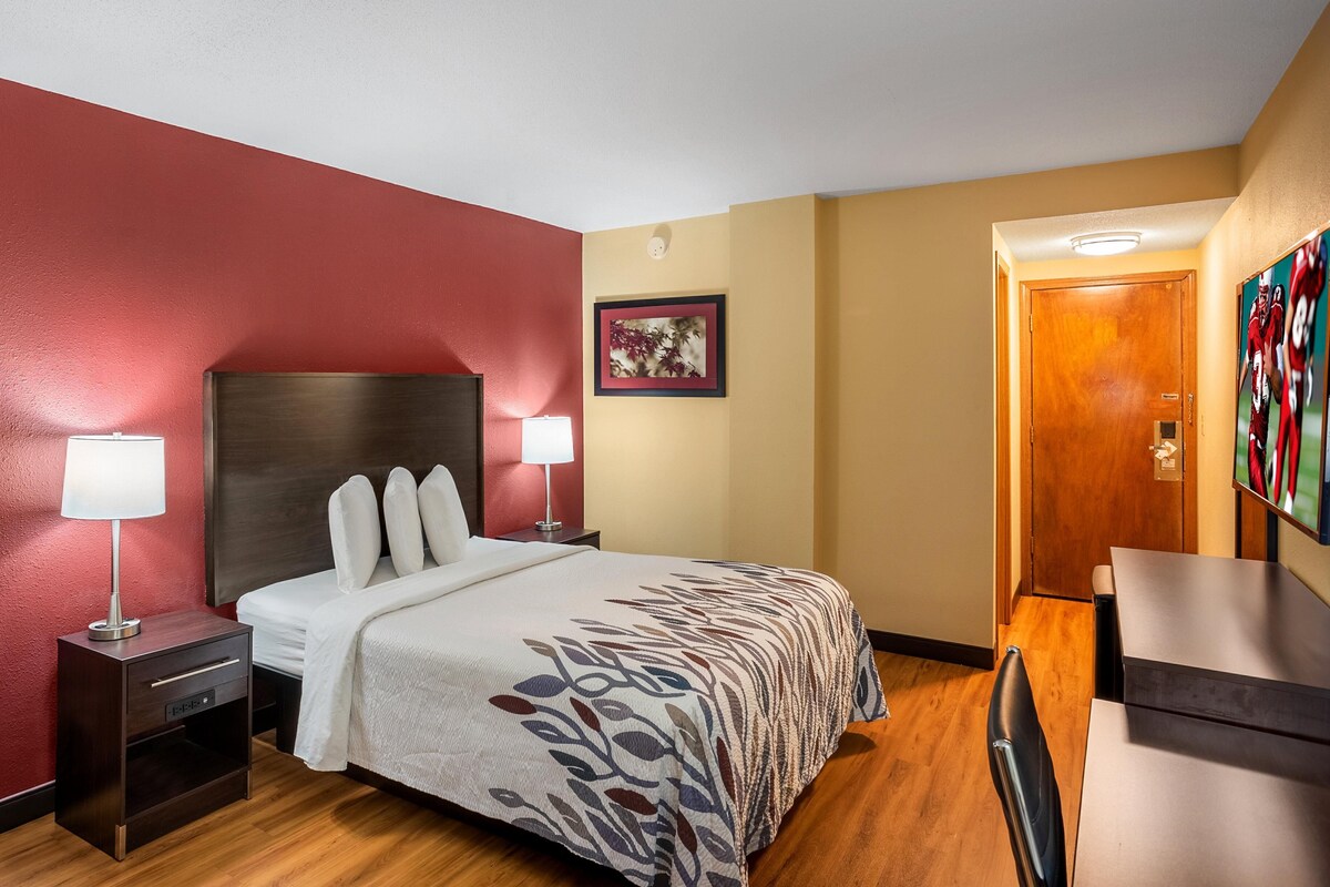 Desk, iron/ironing board, cribs (free), WiFi (free)