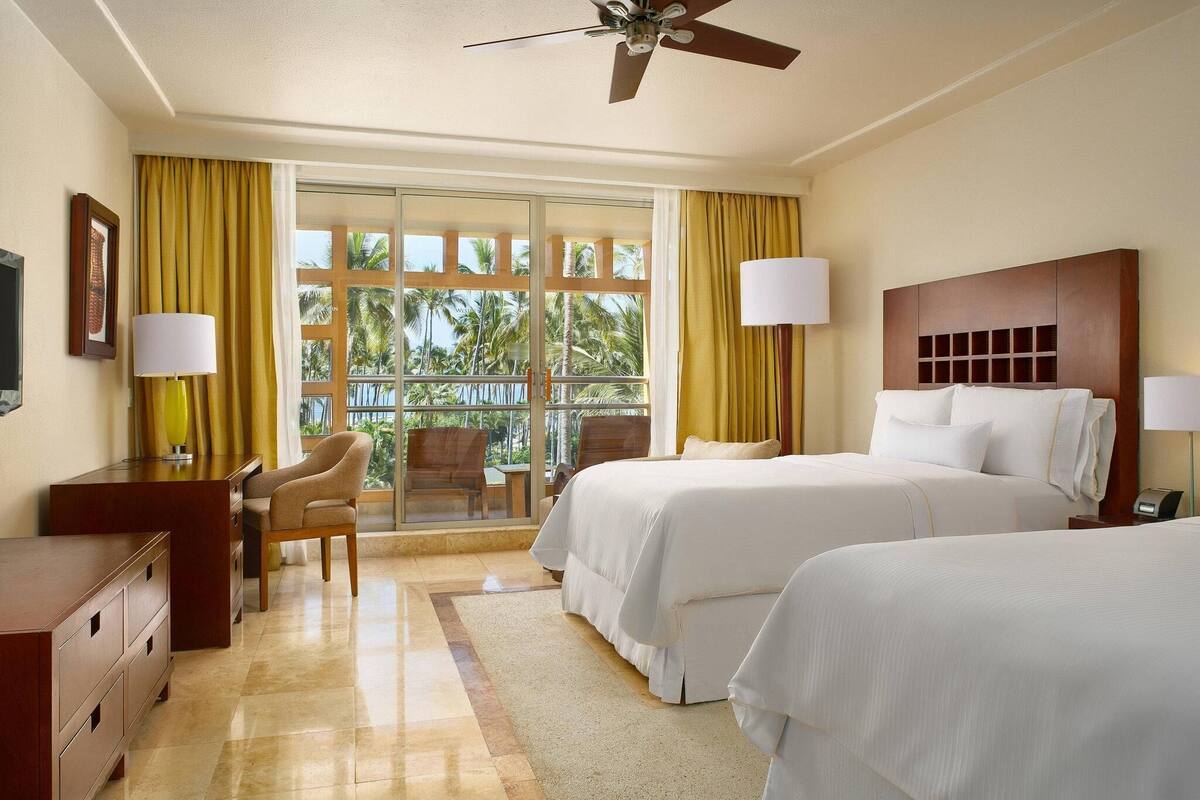 Minibar, in-room safe, desk, laptop workspace