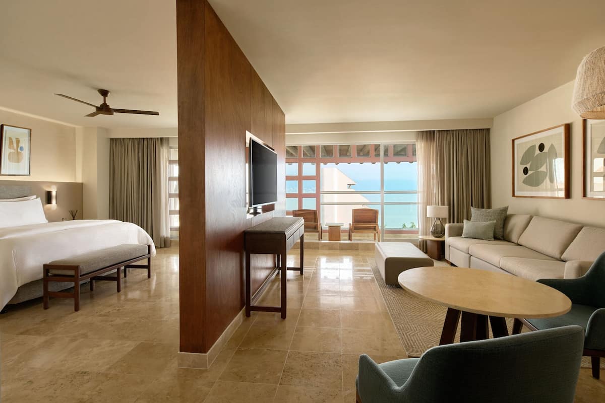 Panoramic Suite, 1 King Bed with Sofa bed, Non Smoking, Ocean View