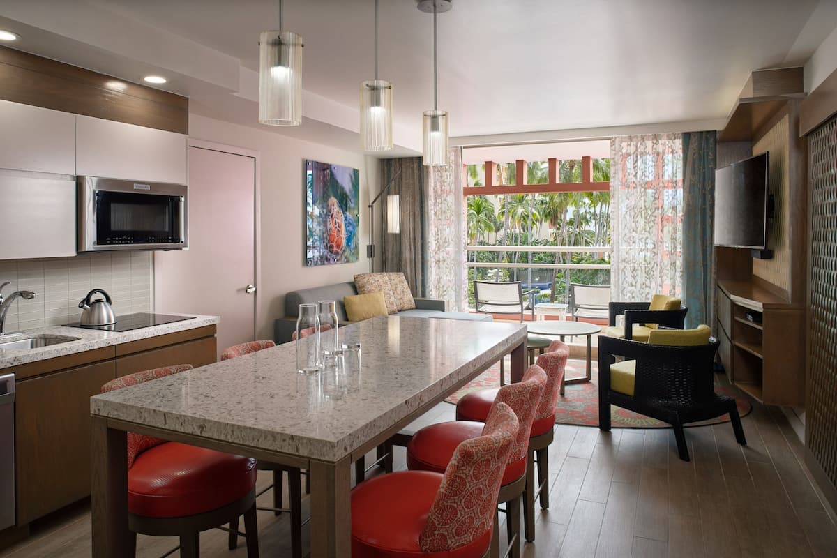 Wholesome Family, 2 Bedroom Suite, Pool view, Laundry Room