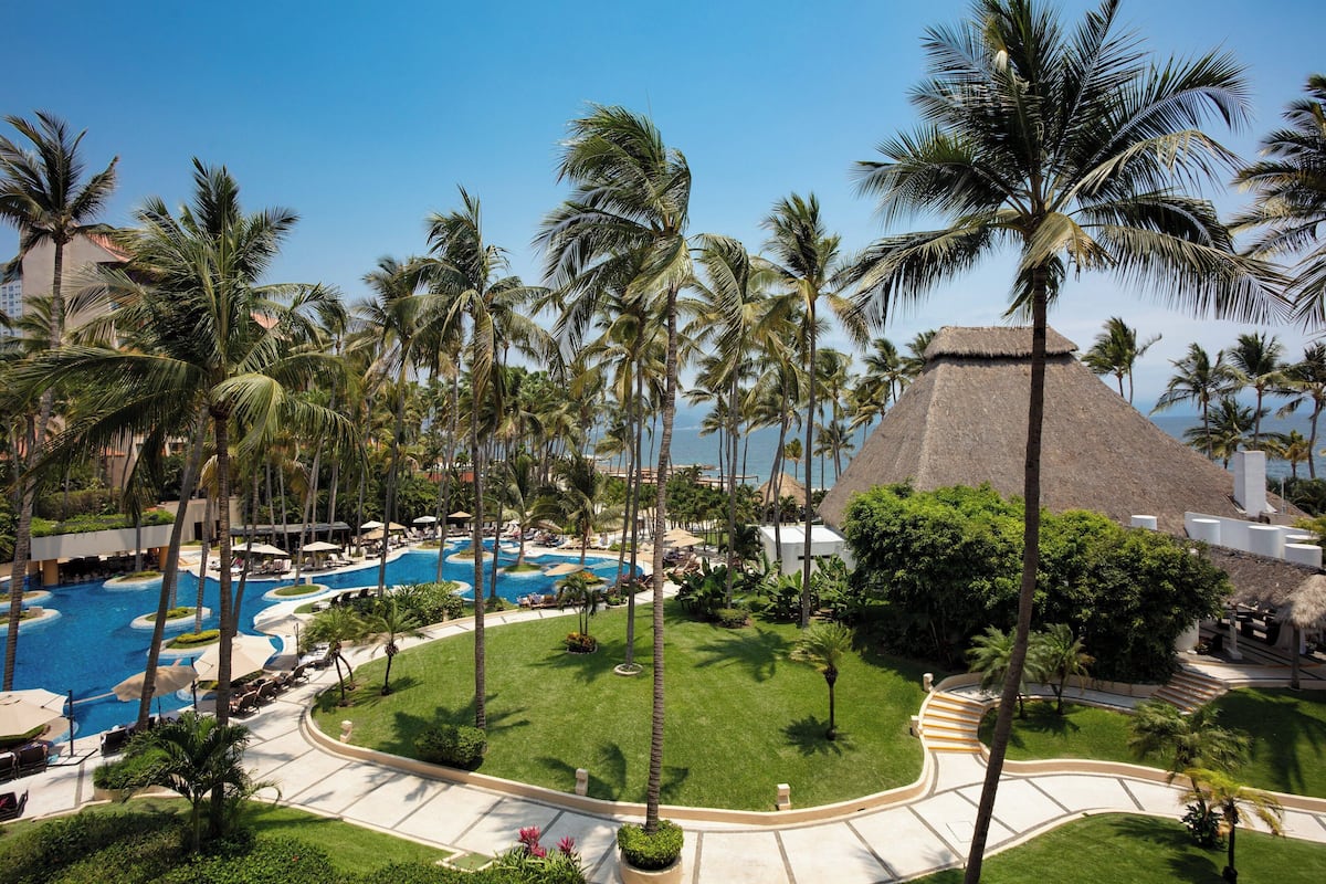 Minibar, in-room safe, desk, laptop workspace