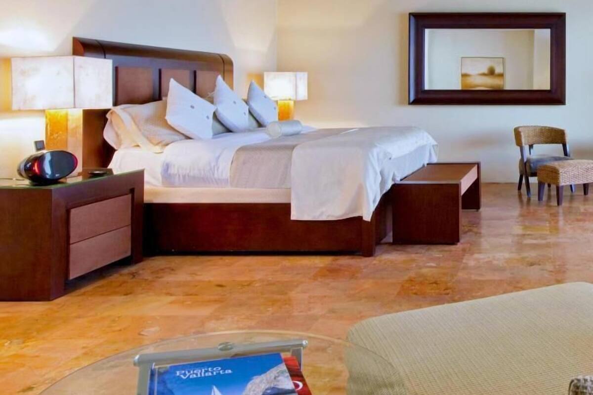 Minibar, in-room safe, desk, laptop workspace