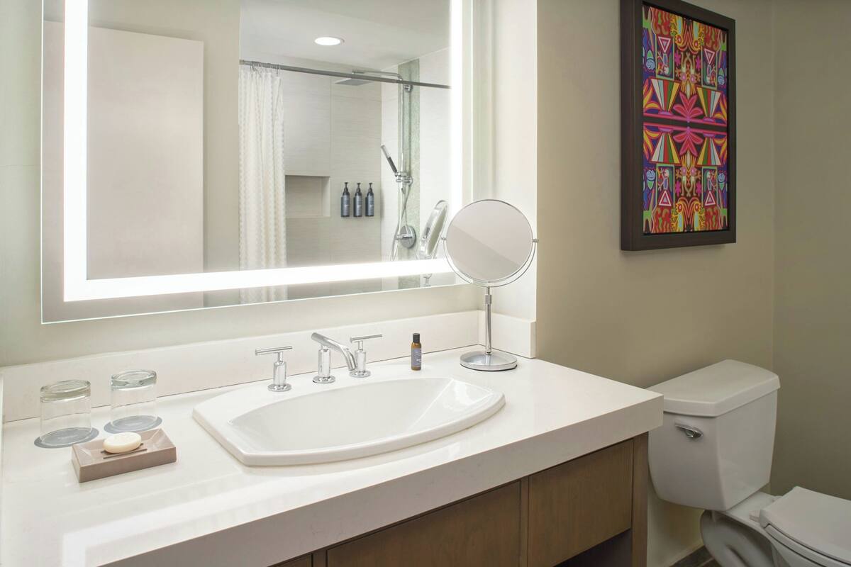 Wholesome Family, 2 Bedroom Suite, Pool view, Laundry Room | Bathroom