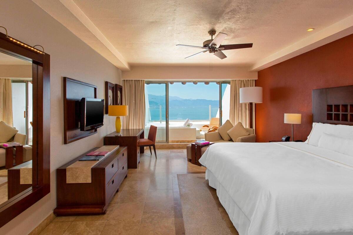 Minibar, in-room safe, desk, laptop workspace