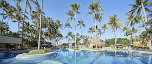 2 outdoor pools, pool umbrellas