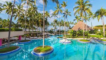 2 outdoor pools, pool umbrellas