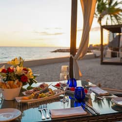 2 restaurants, international cuisine
