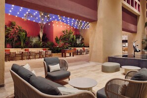 2 restaurants, international cuisine