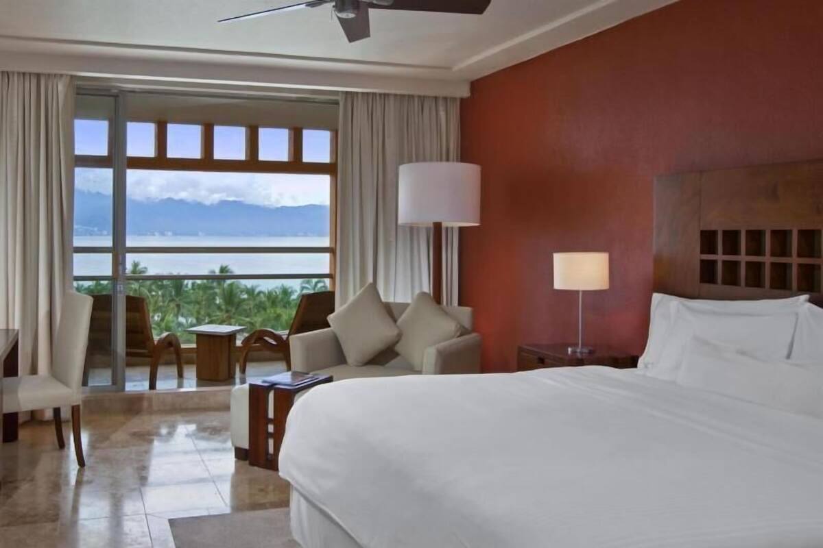 Minibar, in-room safe, desk, laptop workspace