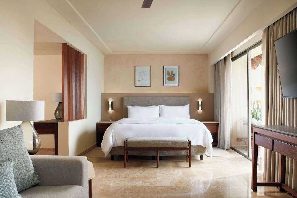 1 bedroom, minibar, in-room safe, desk