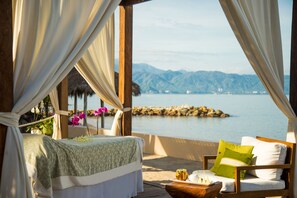 Sauna, steam room, body treatments, aromatherapy, hot stone massages